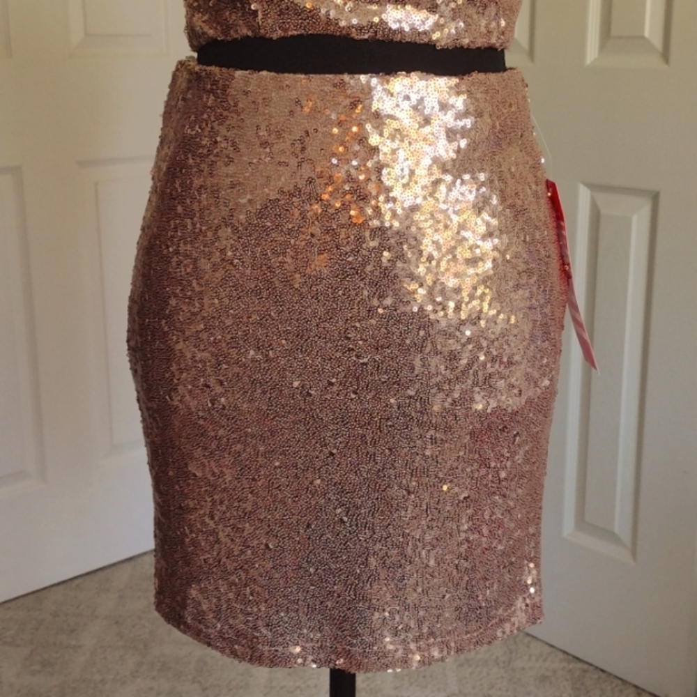 Two Piece Set - Picture 3 of 6